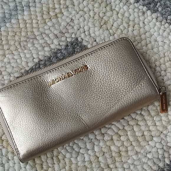 Michael Kors wallet - Picture 16 of 16